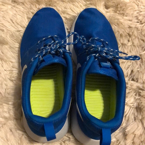 Blue Nike Shoe - Picture 2 of 6